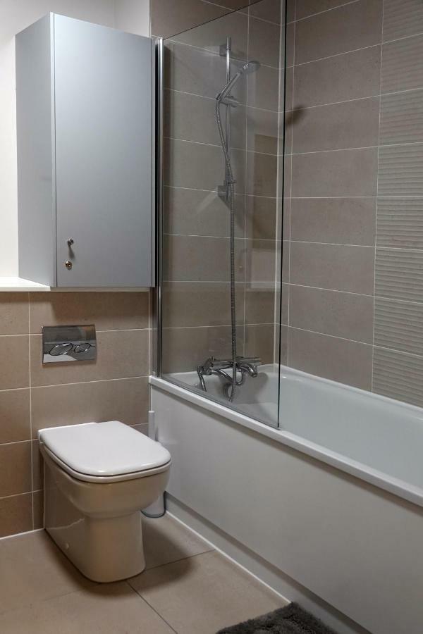 Modern One Bedroom Apartment In Cardiff Bay エクステリア 写真